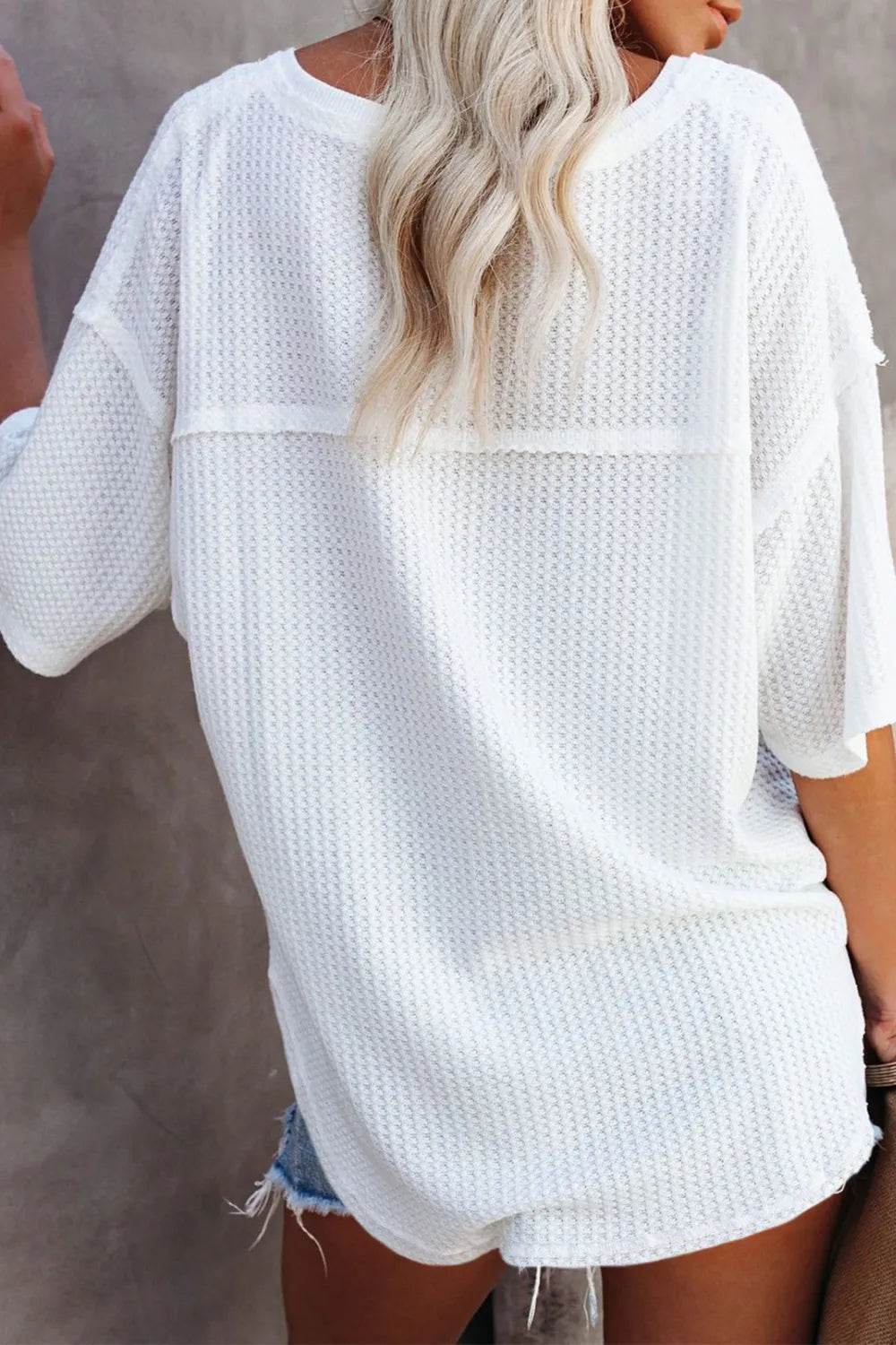 Exposed Seam Half Sleeve Knitted V Neck Textured Top