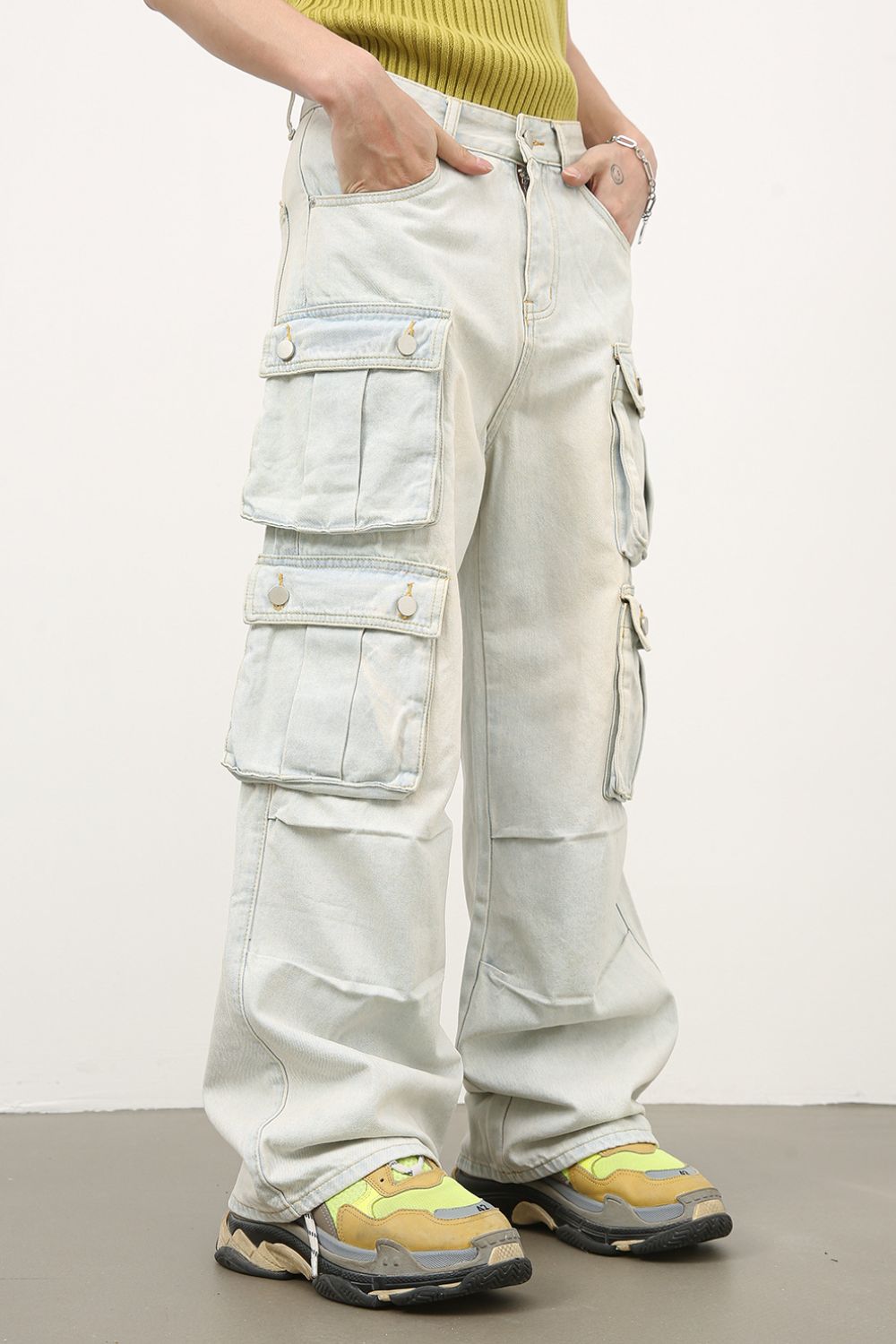 Men's Mid Rise Jeans with Cargo Pockets