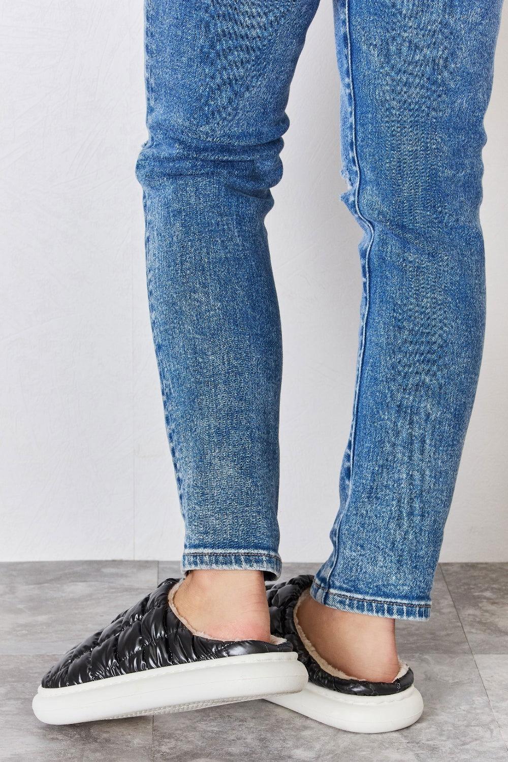 Melody Puffer Plush Slippers - Clothes For Her Online Store