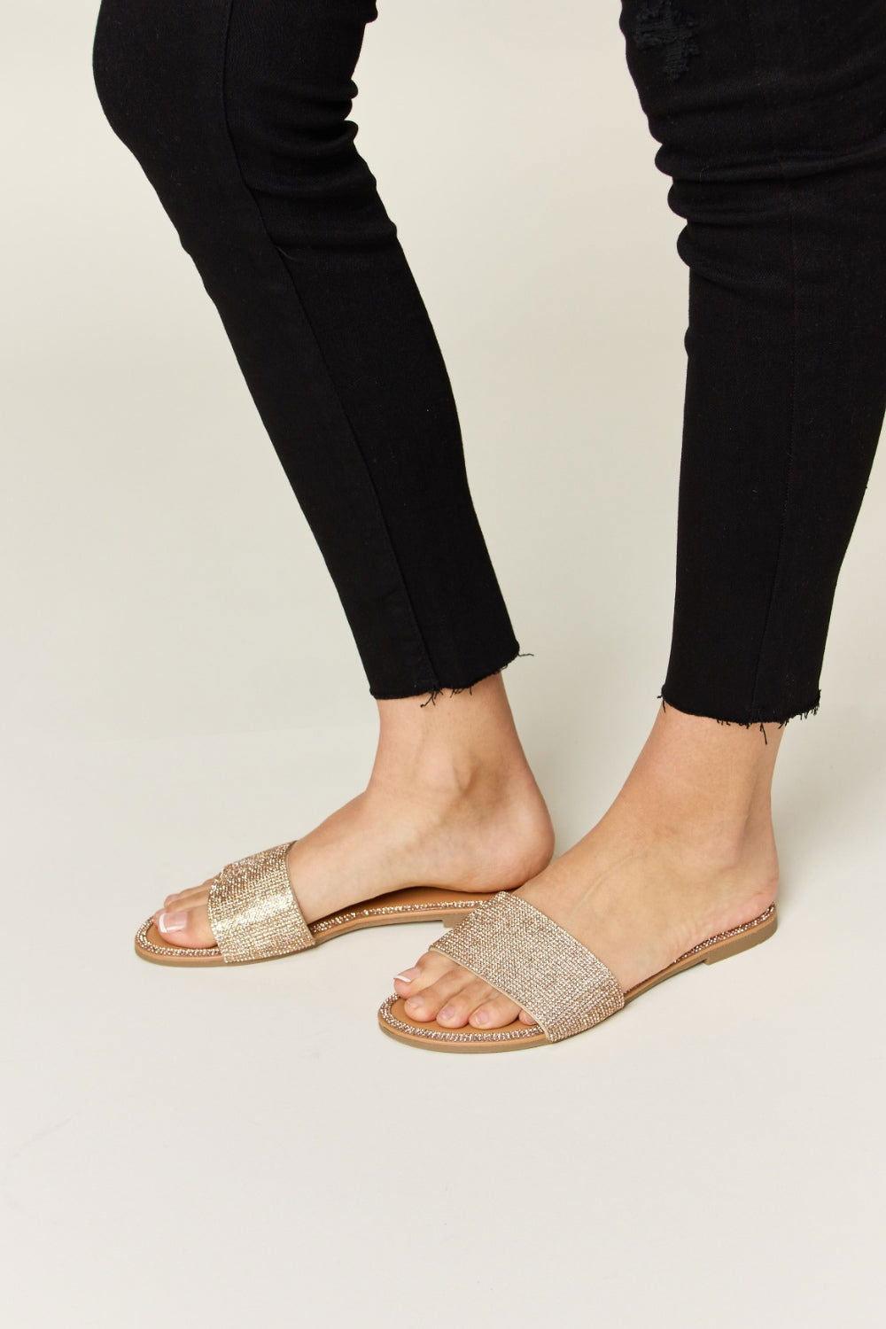 WILD DIVA Rhinestone Open Toe Flat Sandals - Clothes For Her Online Store