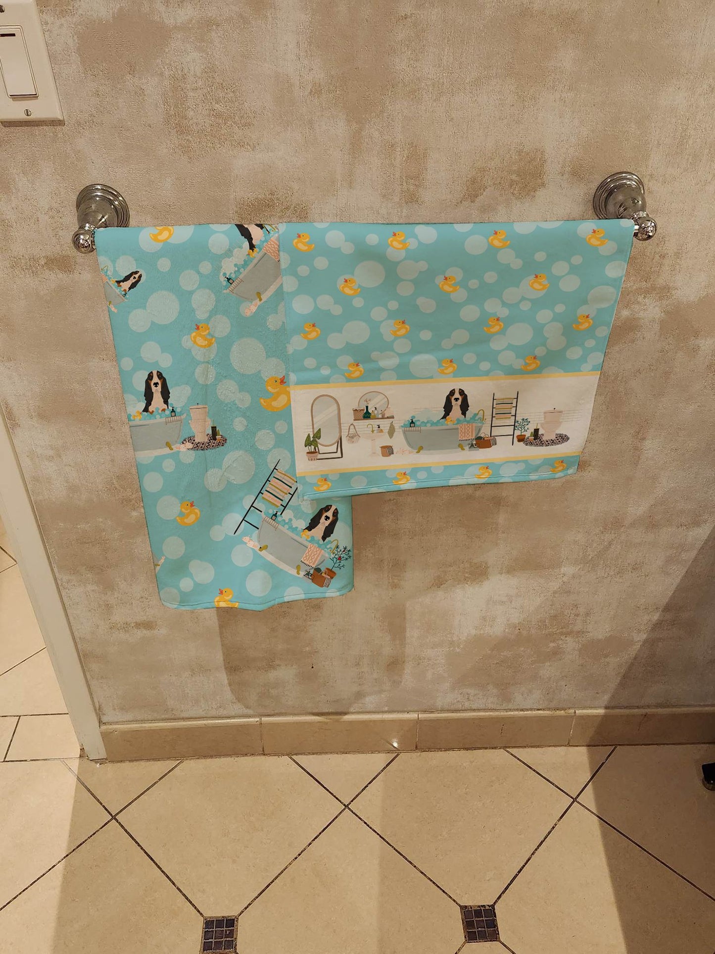 Black Tricolor Basset Hound Bath Towel Large Oversized Plush Fitness Body Towel, Ultra Soft Absorbent Quick Drying, 42"L x 24"W