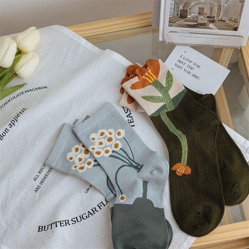 2 Pairs Women Socks 2022 New Crew Socks For Women Spring Fashion Cute Socks Flower Cotton Korean Style Breathable Casual Trendy