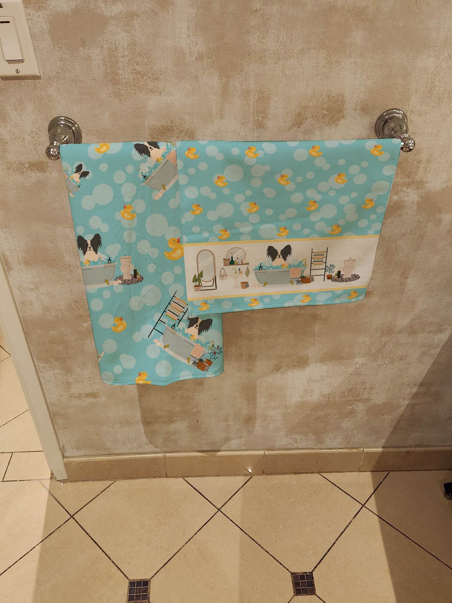 Black White Papillon in Bathtub Bath Towel Large Oversized Plush Fitness Body Towel, Ultra Soft Absorbent Quick Drying, 42"L x 24"W