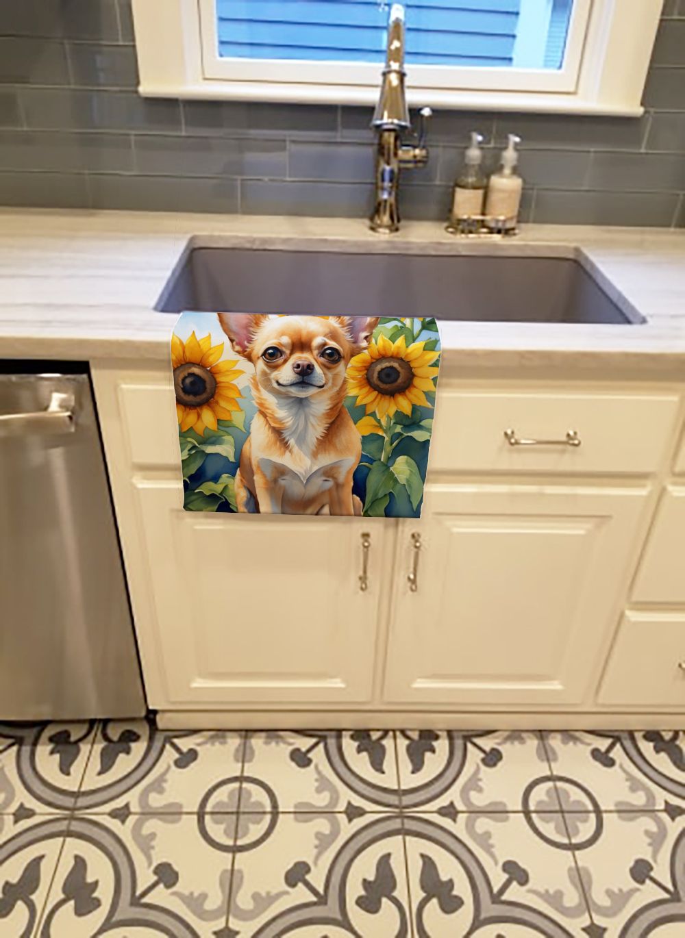 Chihuahua in Sunflowers Kitchen Towel Dish Cloths Guest Hand Towel Decorative Bathroom Towel for Face,Tea, Dishcloth, Kitchen and Bath