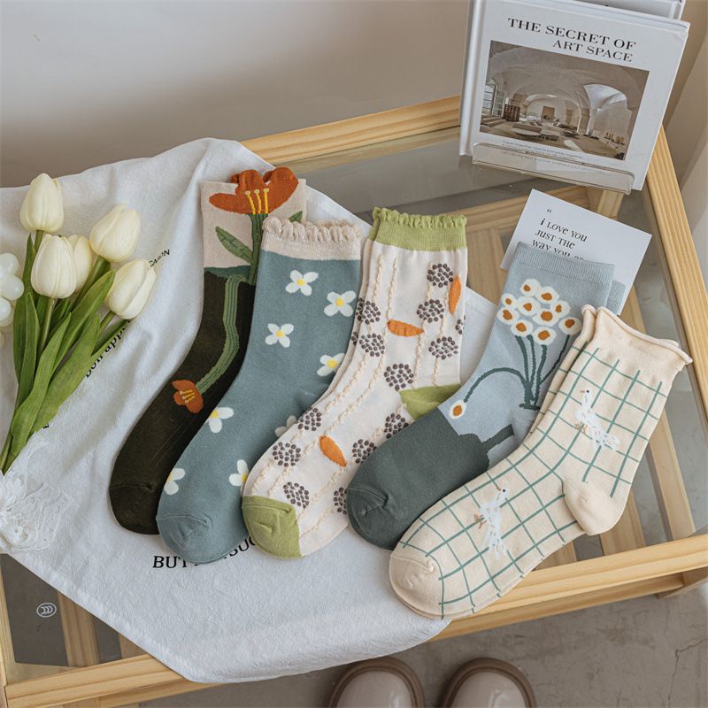 2 Pairs Women Socks 2022 New Crew Socks For Women Spring Fashion Cute Socks Flower Cotton Korean Style Breathable Casual Trendy