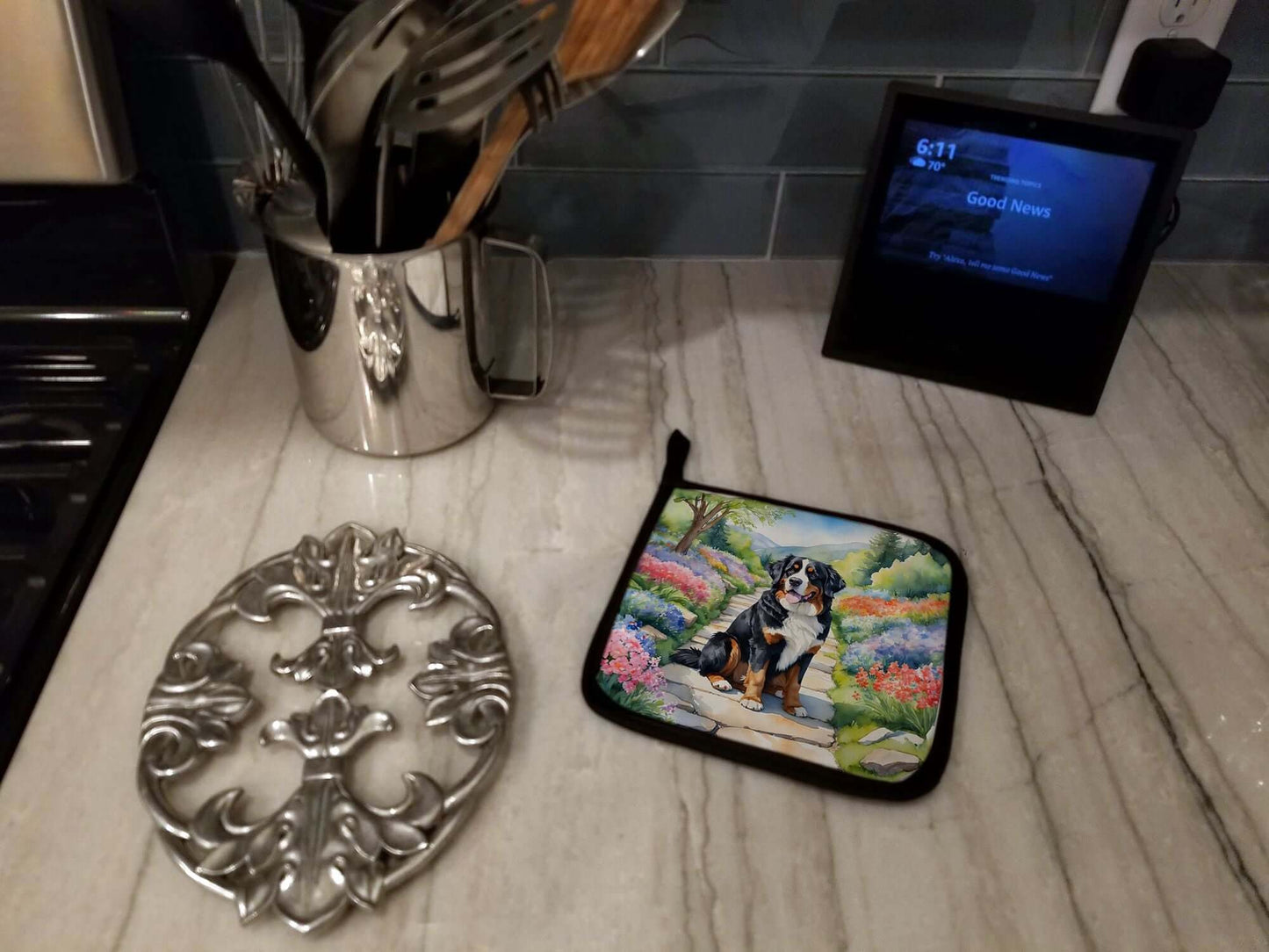 Bernese Mountain Dog Spring Path Pair of Pot Holders Kitchen Heat Resistant Pot Holders Sets Oven Hot Pads for Cooking Baking BBQ, 7 1/2 x 7 1/2