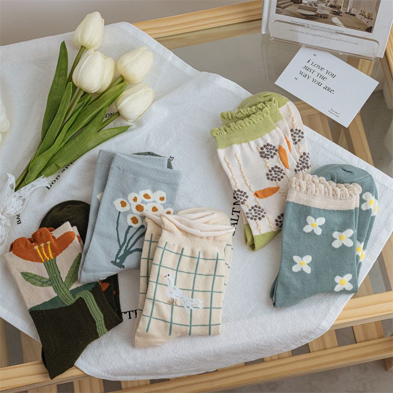 2 Pairs Women Socks 2022 New Crew Socks For Women Spring Fashion Cute Socks Flower Cotton Korean Style Breathable Casual Trendy