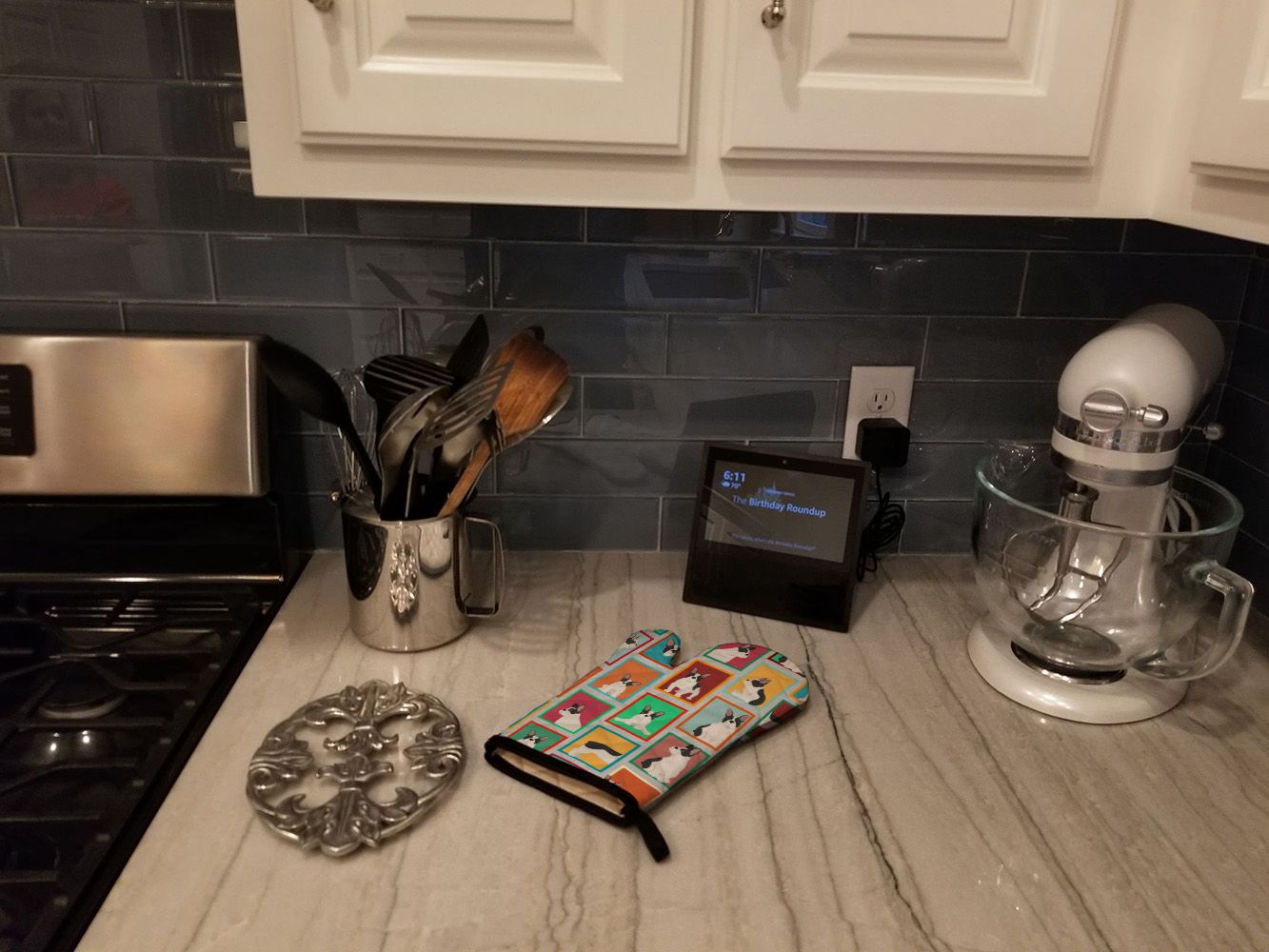 Lots of Black and White French Bulldog Oven Mitt Heat Resistant Thick Oven Mitt for Hot Pans and Oven, Kitchen Mitt Protect Hands, Cooking Baking Glove