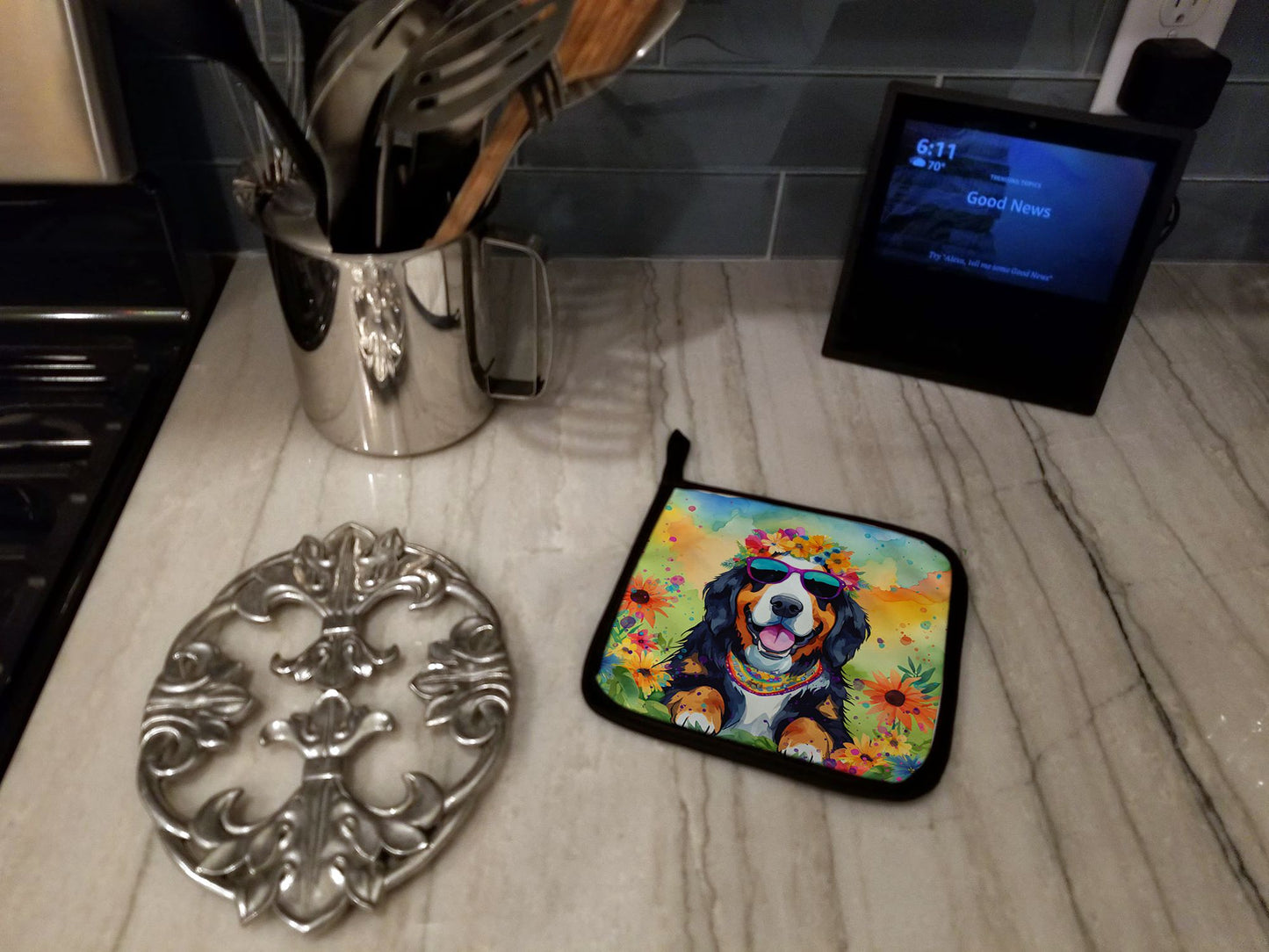 Bernese Mountain Dog Hippie Dawg Pair of Pot Holders Kitchen Heat Resistant Pot Holders Sets Oven Hot Pads for Cooking Baking BBQ, 7 1/2 x 7 1/2
