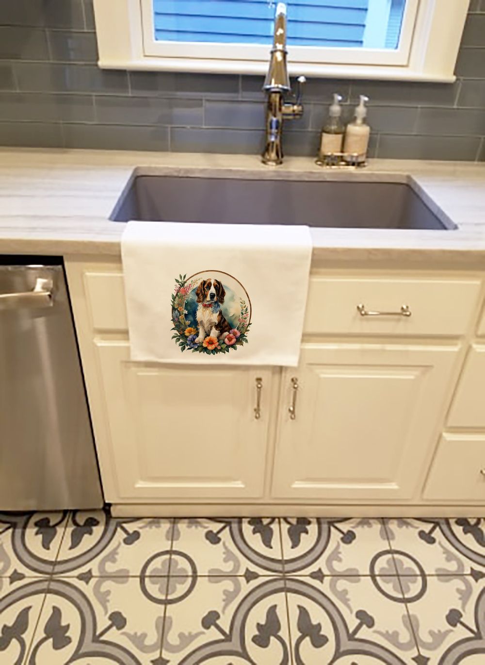 Welsh Springer Spaniel and Flowers Kitchen Towel Set of 2 White Dish Towels Decorative Bathroom Hand towel for Hand, Face, Hair, Yoga, Tea, Dishcloth, 19 X 28", White