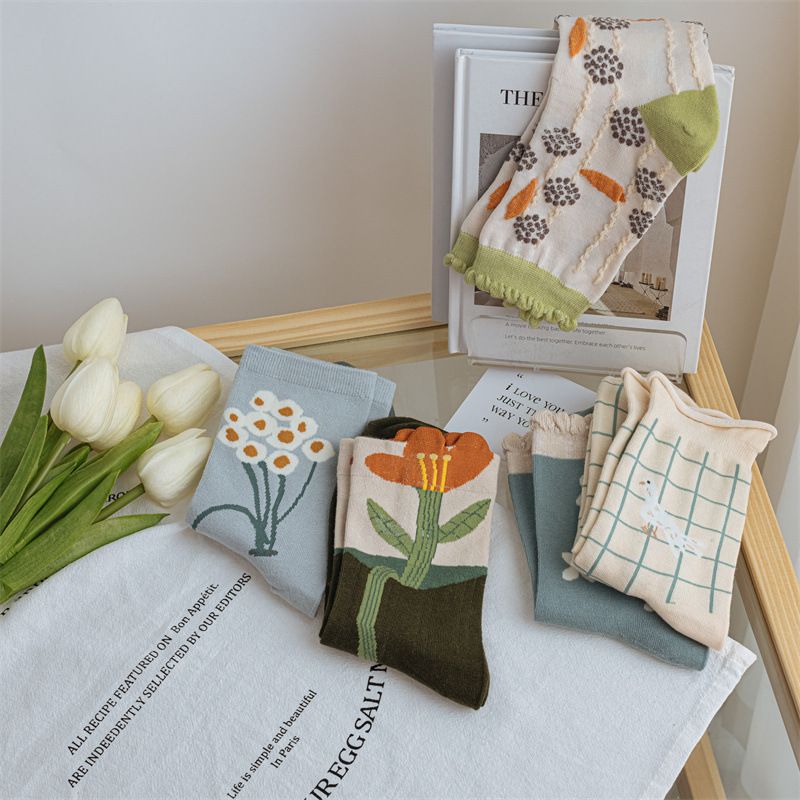 2 Pairs Women Socks 2022 New Crew Socks For Women Spring Fashion Cute Socks Flower Cotton Korean Style Breathable Casual Trendy