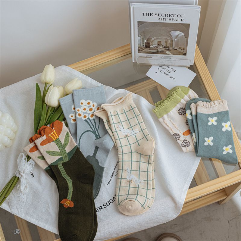 2 Pairs Women Socks 2022 New Crew Socks For Women Spring Fashion Cute Socks Flower Cotton Korean Style Breathable Casual Trendy