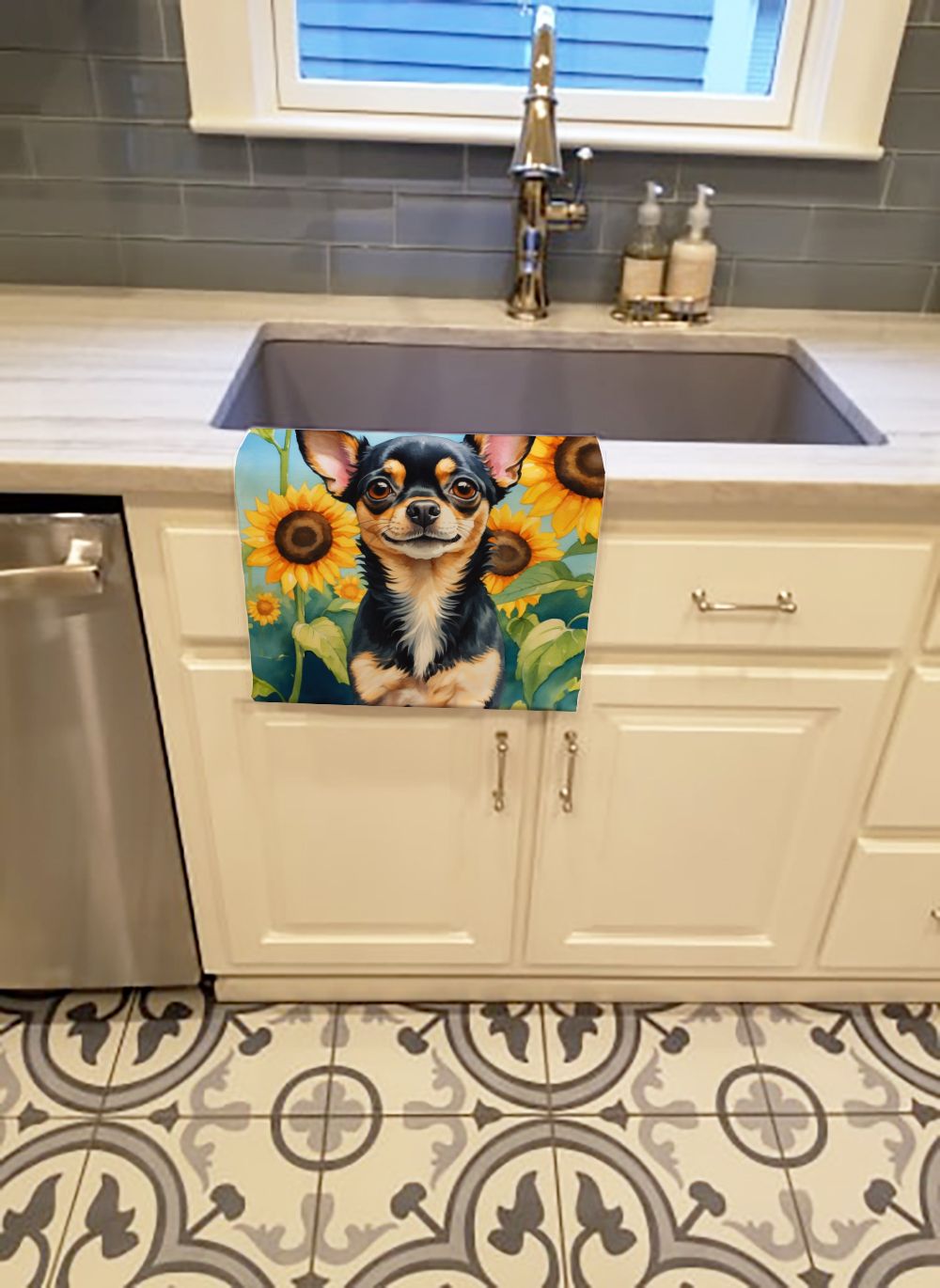 Chihuahua in Sunflowers Kitchen Towel Dish Cloths Guest Hand Towel Decorative Bathroom Towel for Face,Tea, Dishcloth, Kitchen and Bath