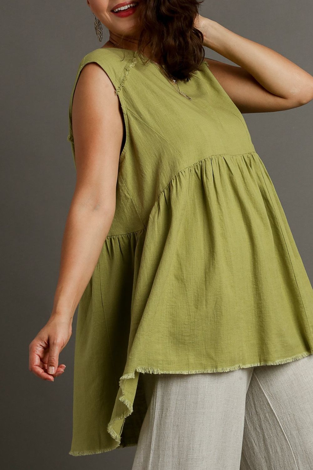 Umgee Full Size Raw Hem Linen Round Neck Sleeveless Top Plus Size - Clothes For Her Online Store