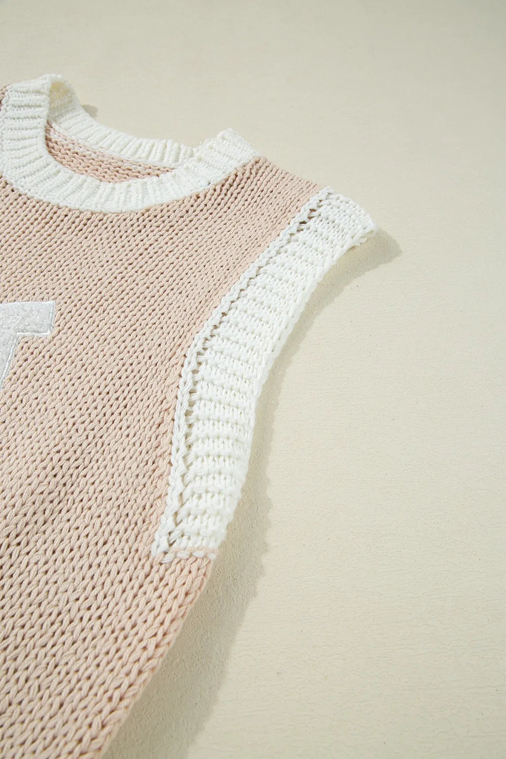 Round Neck Contrast Sweater Vest