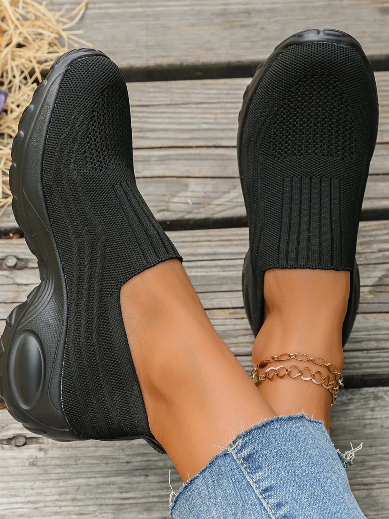 Round Toe Mesh Sneakers