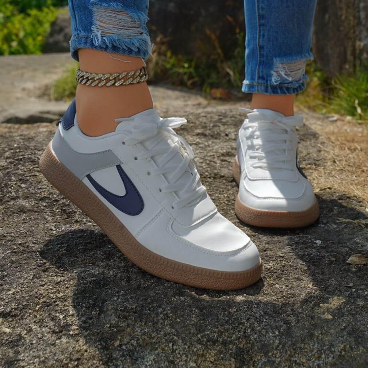 Contrast Round Toe Lace Up Sneakers