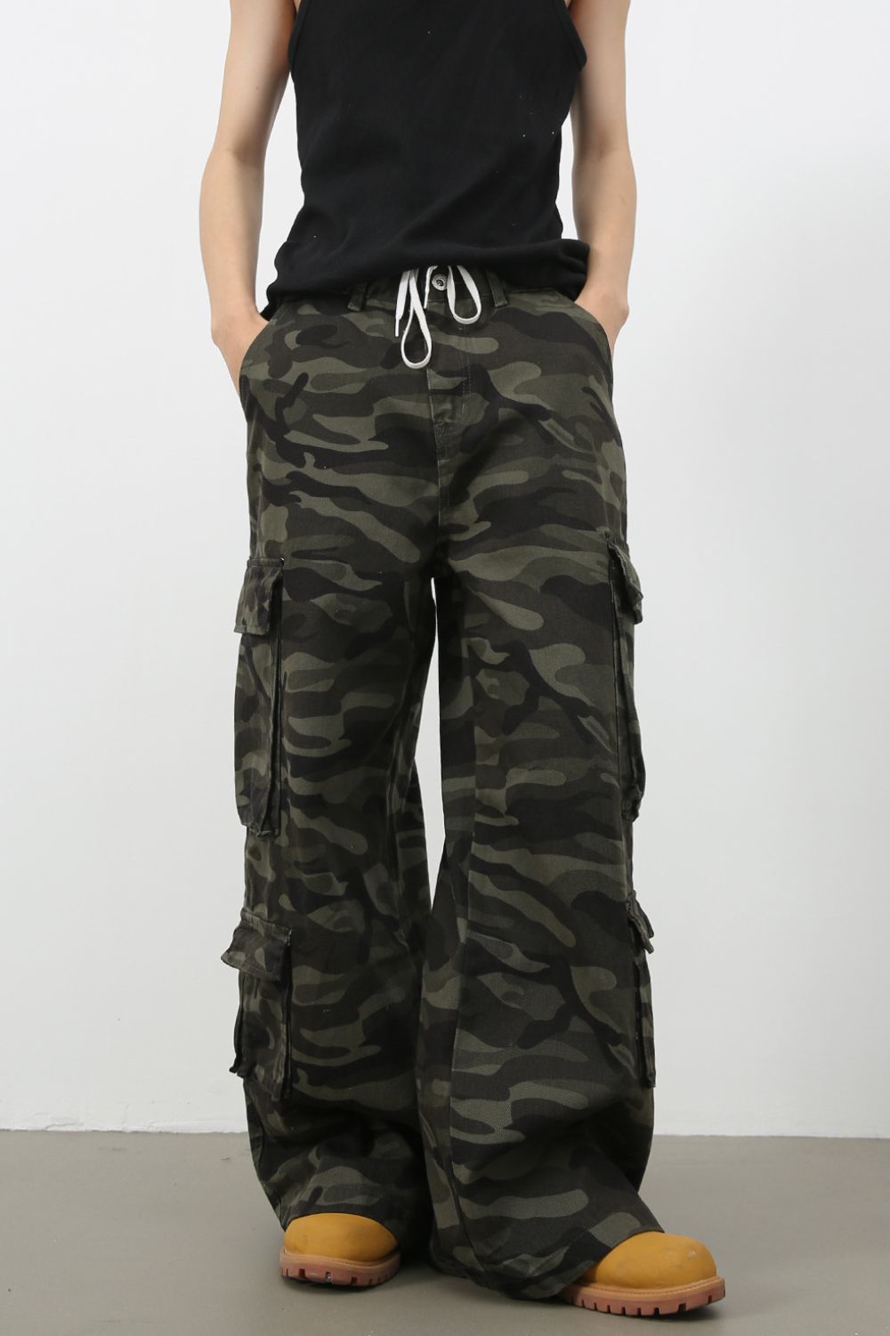 Men's Camouflage Wide Leg Jeans with Cargo Pockets - Clothes For Her Online Store