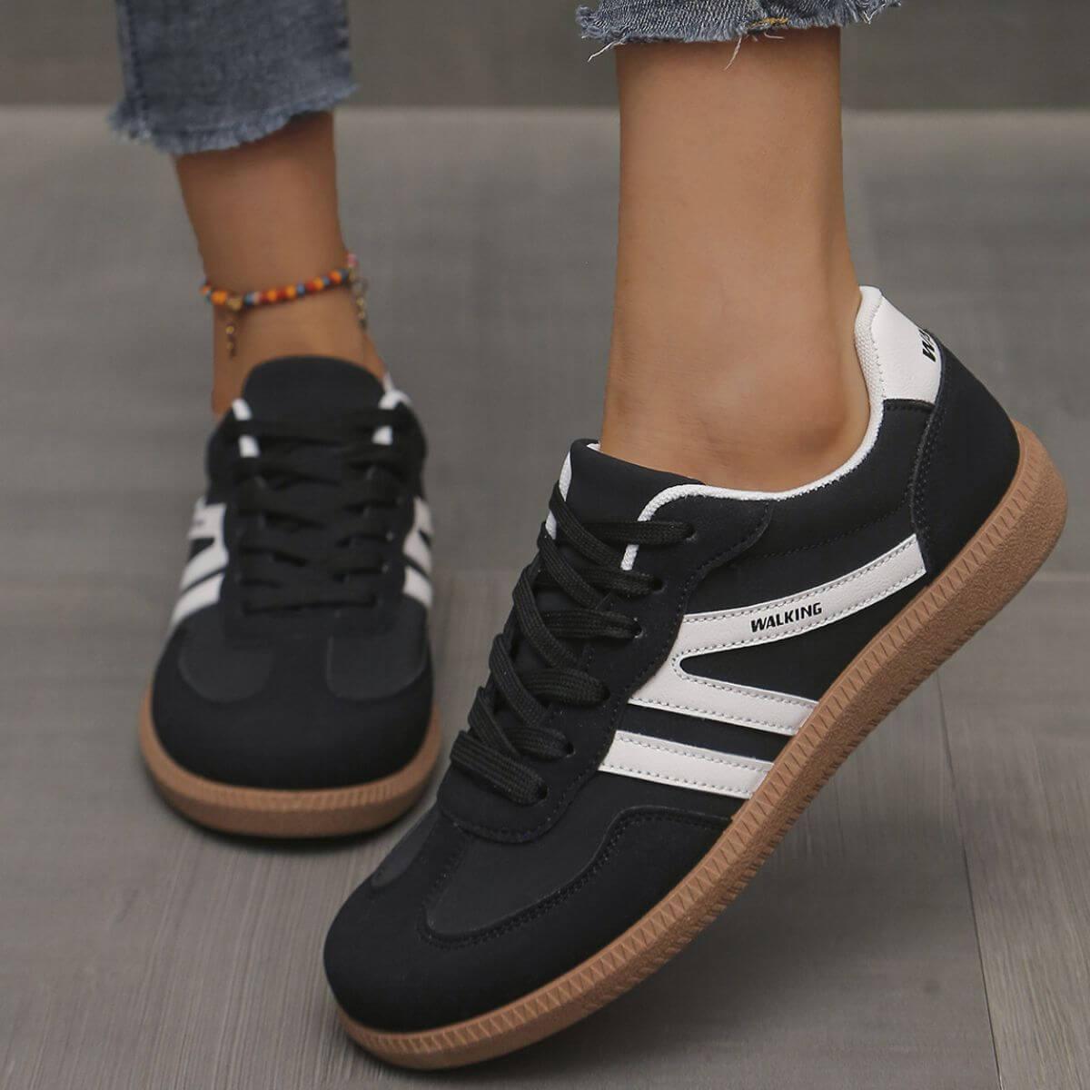 Contrast Round Toe Lace Up Sneakers