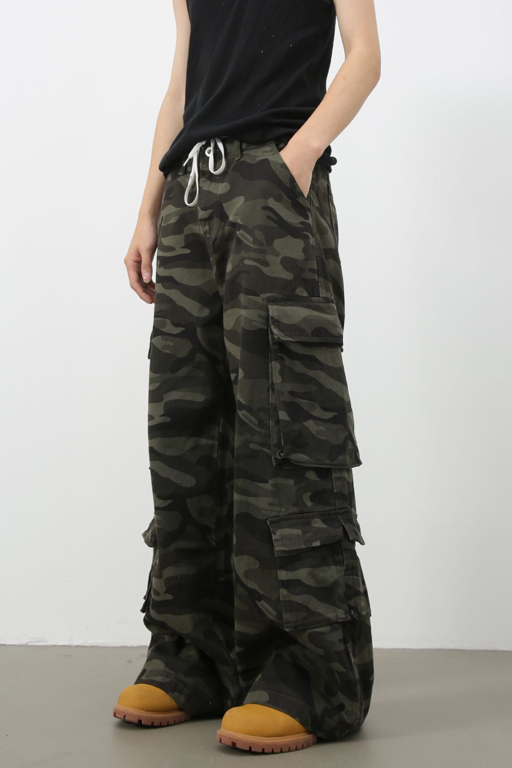 Men's Camouflage Wide Leg Jeans with Cargo Pockets - Clothes For Her Online Store
