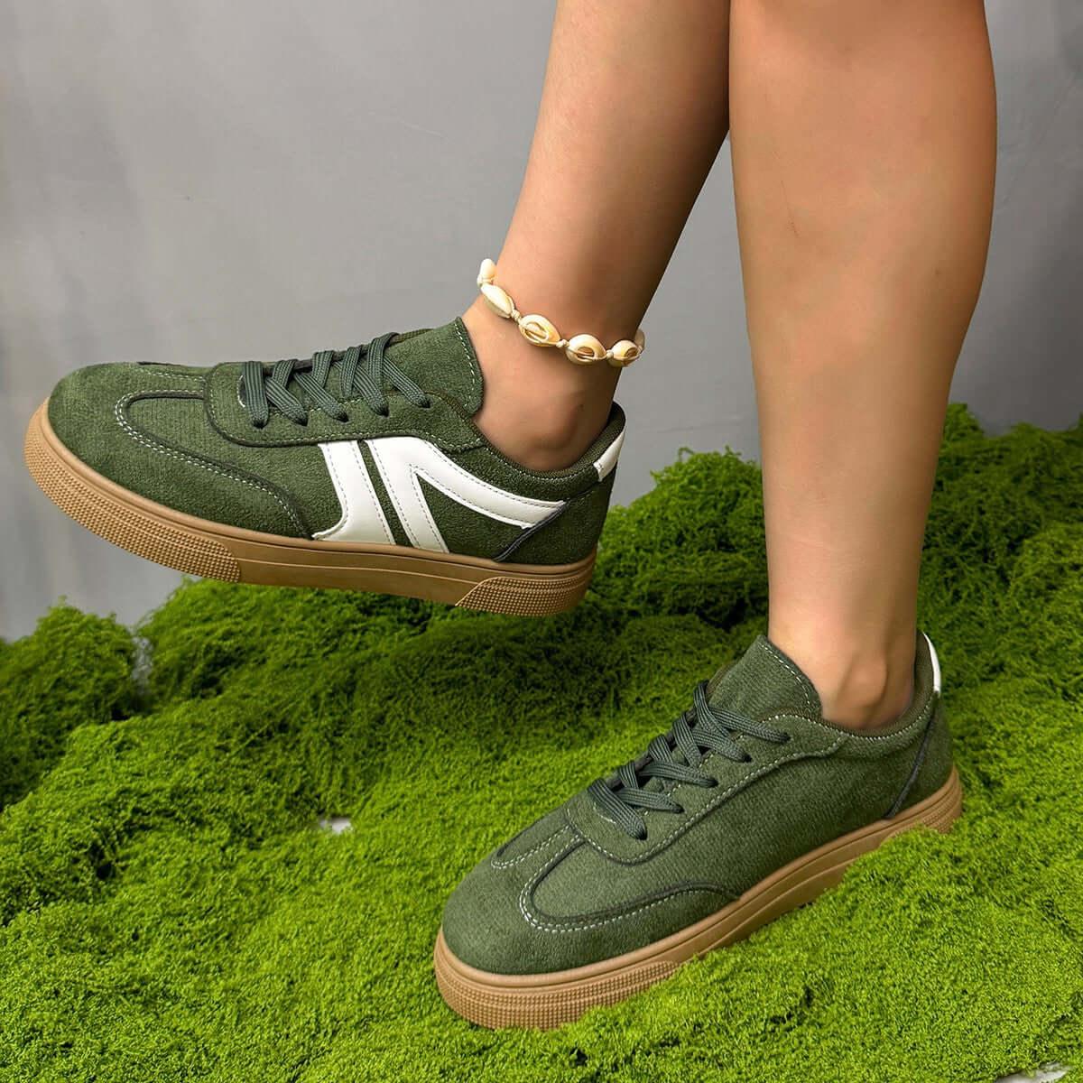 Lace Up Round Toe Contrast Sneakers