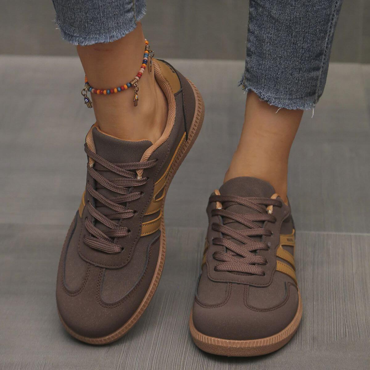 Contrast Round Toe Lace Up Sneakers