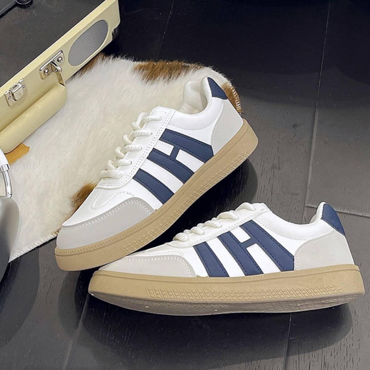 Contrast Round Toe Platform Sneakers