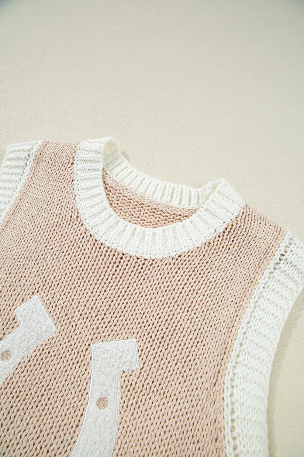 Round Neck Contrast Sweater Vest