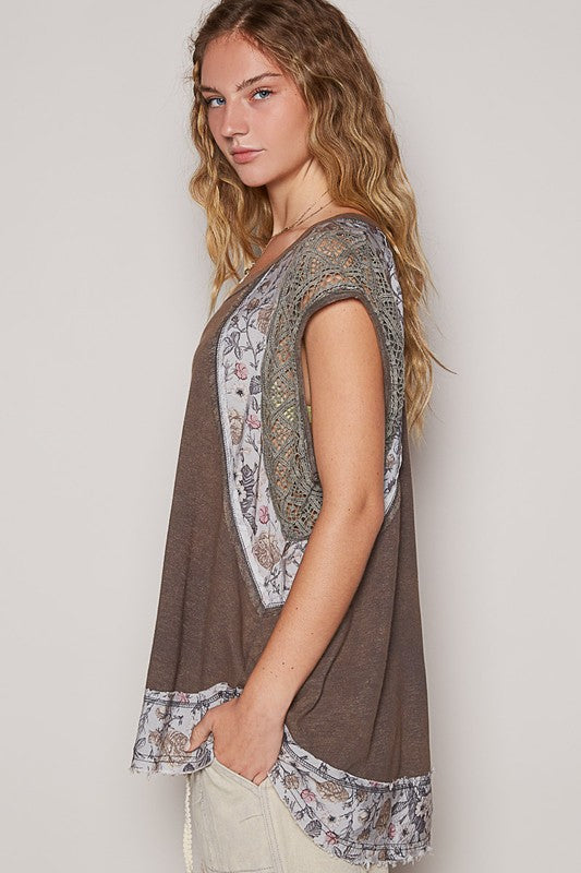 POL Floral Frayed Hem Crochet Cap Sleeve Top