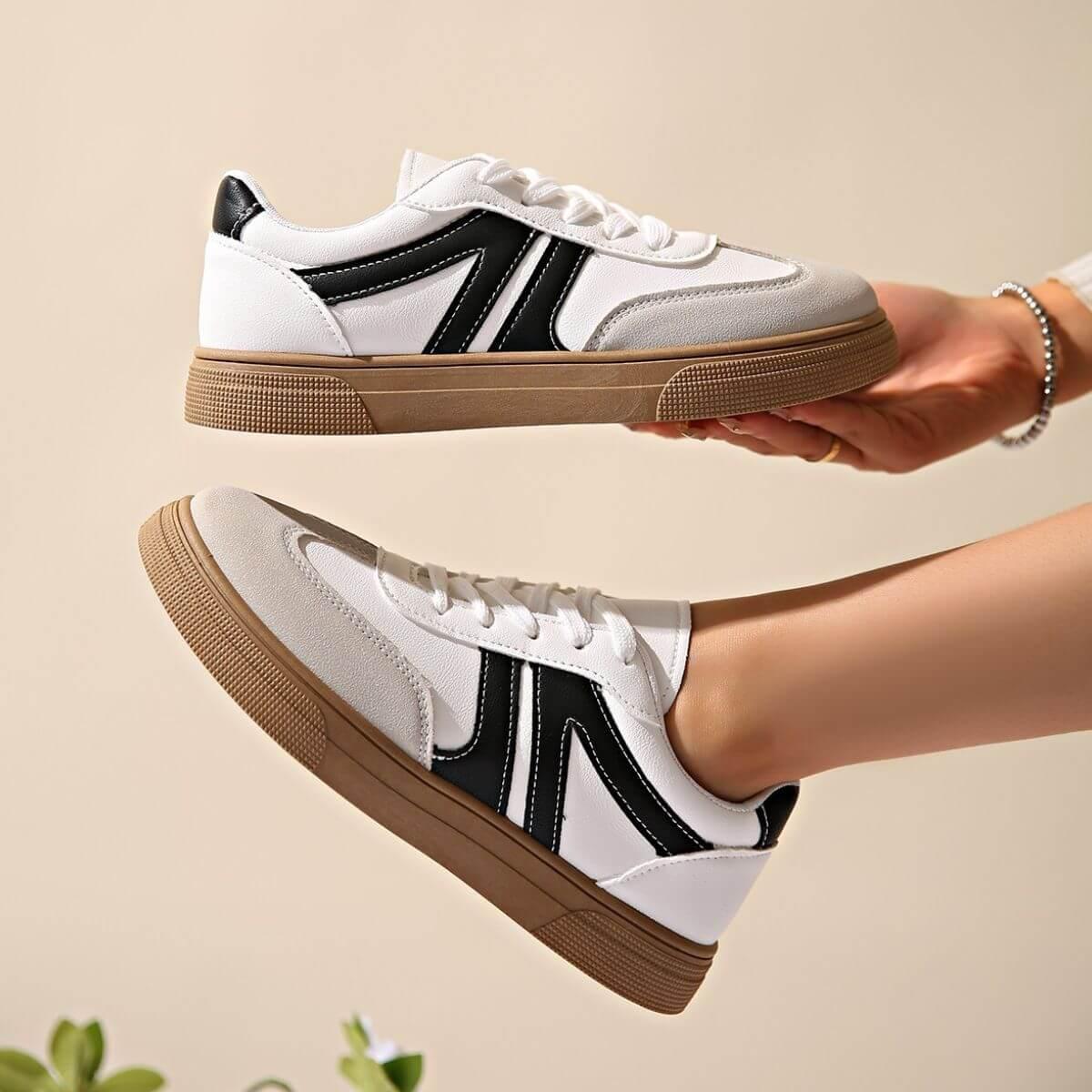 Lace Up Round Toe Contrast Sneakers