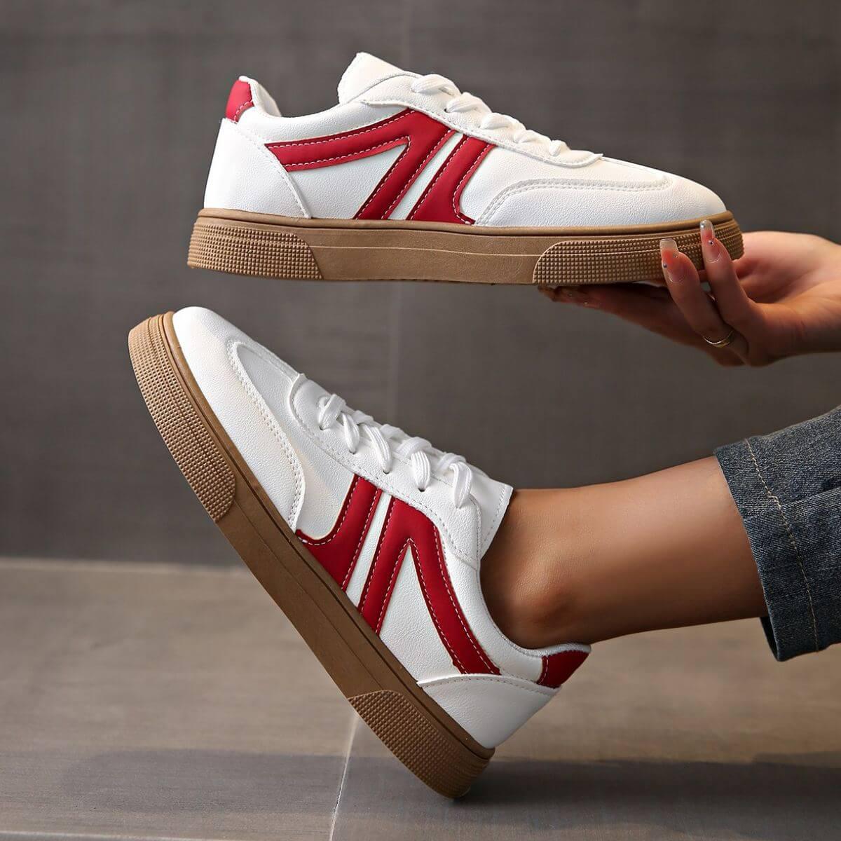 Lace Up Round Toe Contrast Sneakers