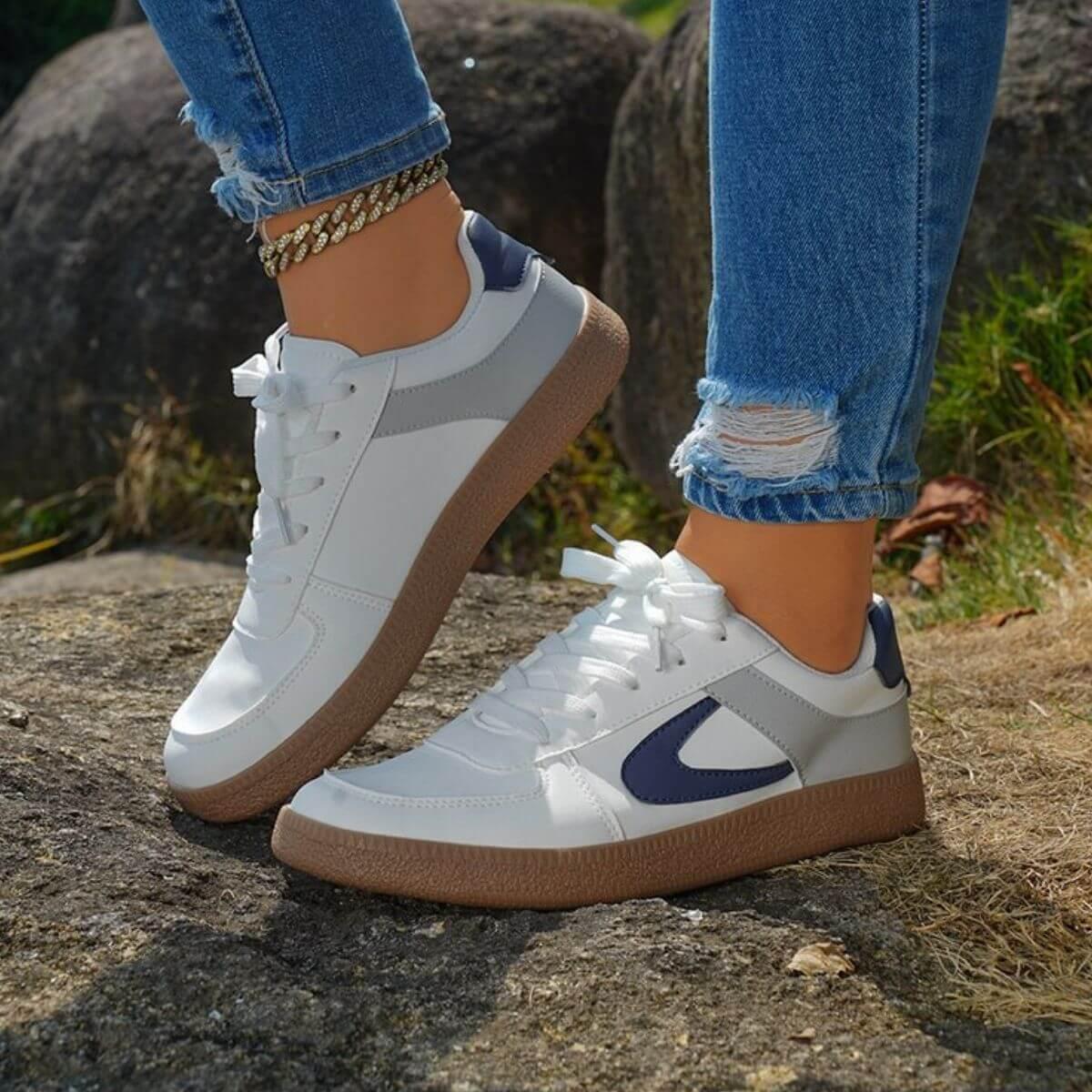 Contrast Round Toe Lace Up Sneakers