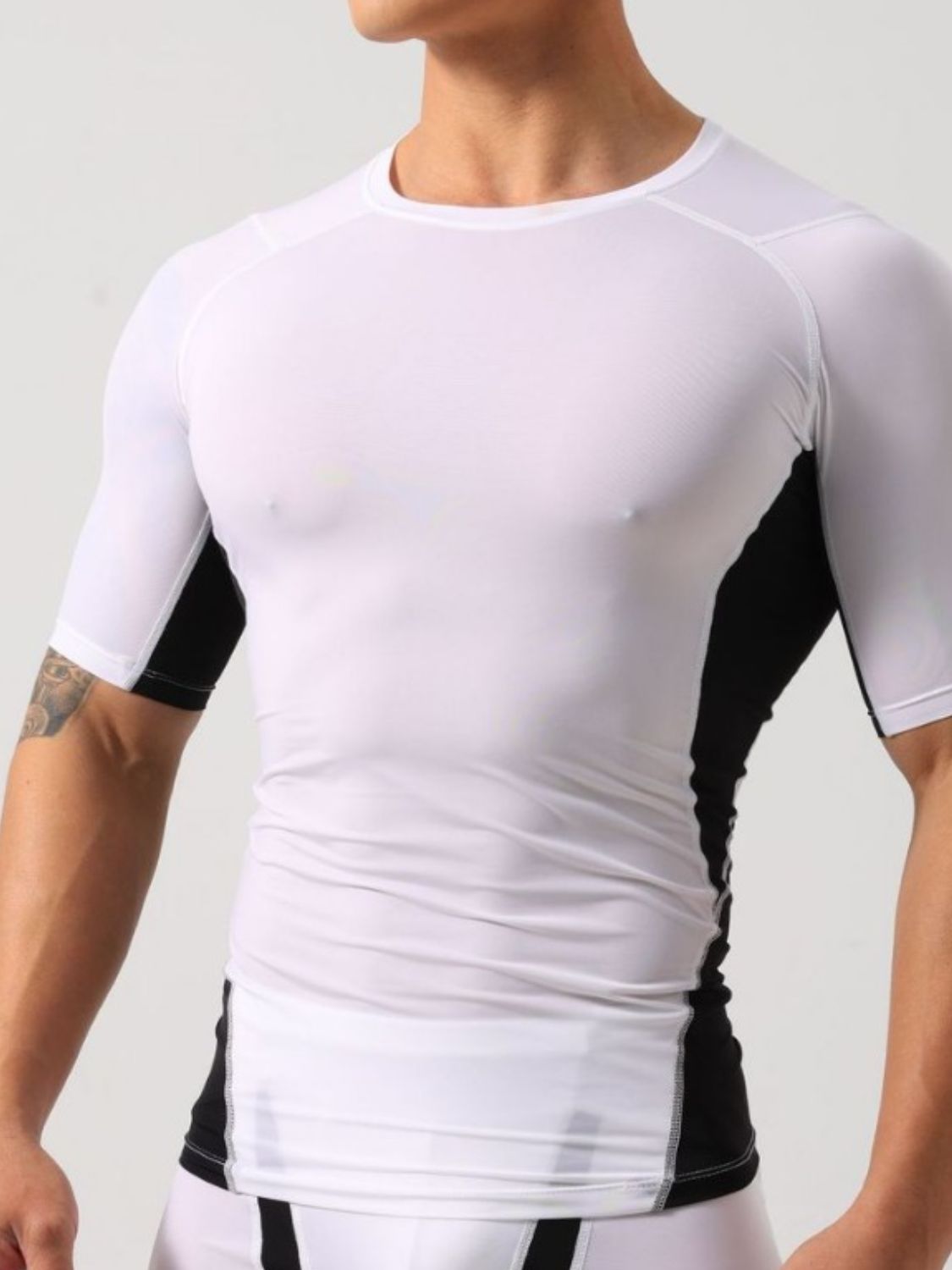 Men's Contrast Round Neck Short Sleeve T-Shirt