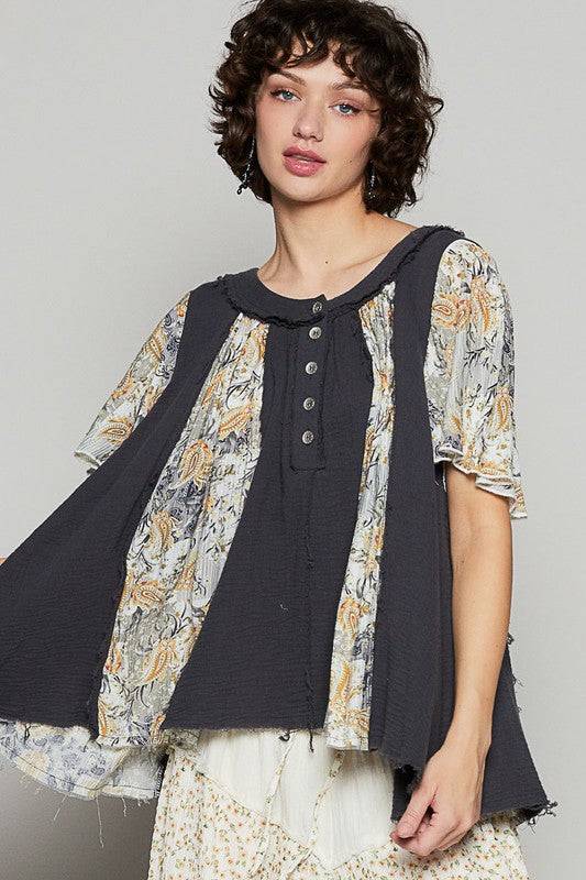 POL Frayed Hem Half Button Short Sleeve Printed Blouse