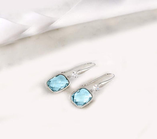 London Blue Topaz Emerald Cut Dangling Silver Plating Earrings ITALY DMaterial: Silver Plating Main Metal: Brass Stone Type: Blue Topaz Stone Quality: AAAAA Stone Cut: Emerald Cut Dangling Earrings Earring Dimensions: 4.00 * 2.50 cm Lead & Nickel Free Per