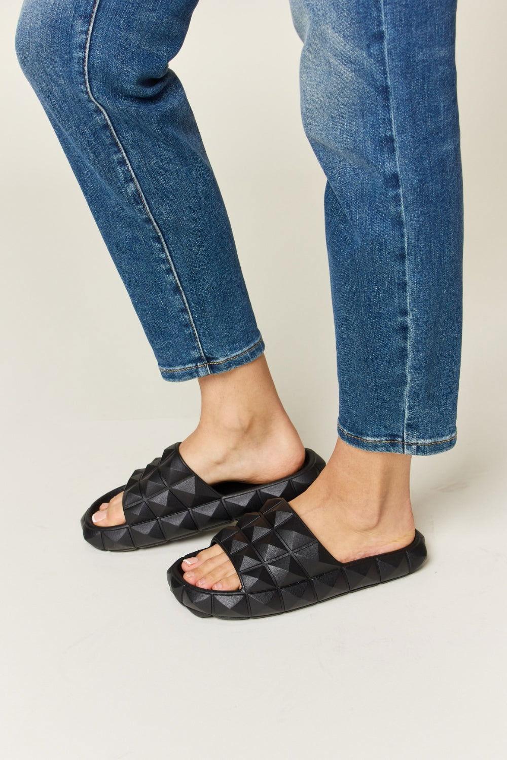 WILD DIVA Pyramid Stud Toe Band Footbed Sandals - Clothes For Her Online Store
