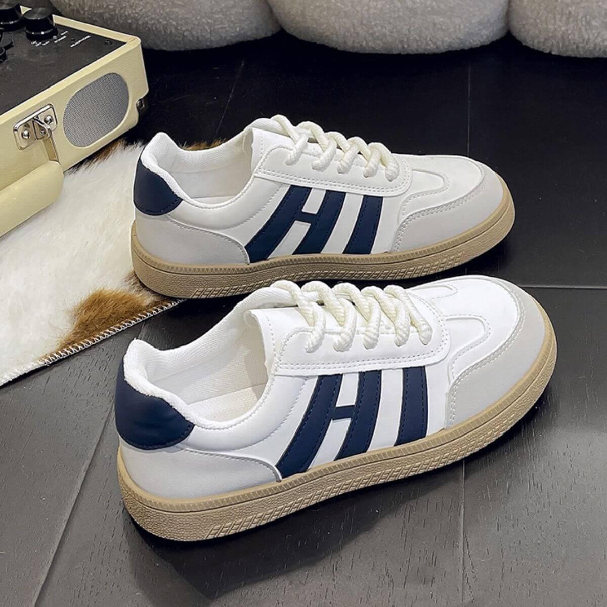 Contrast Round Toe Platform Sneakers