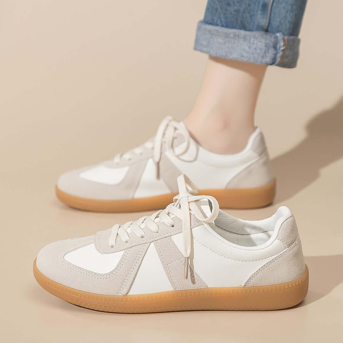 Lace Up Round Toe Flat Sneakers