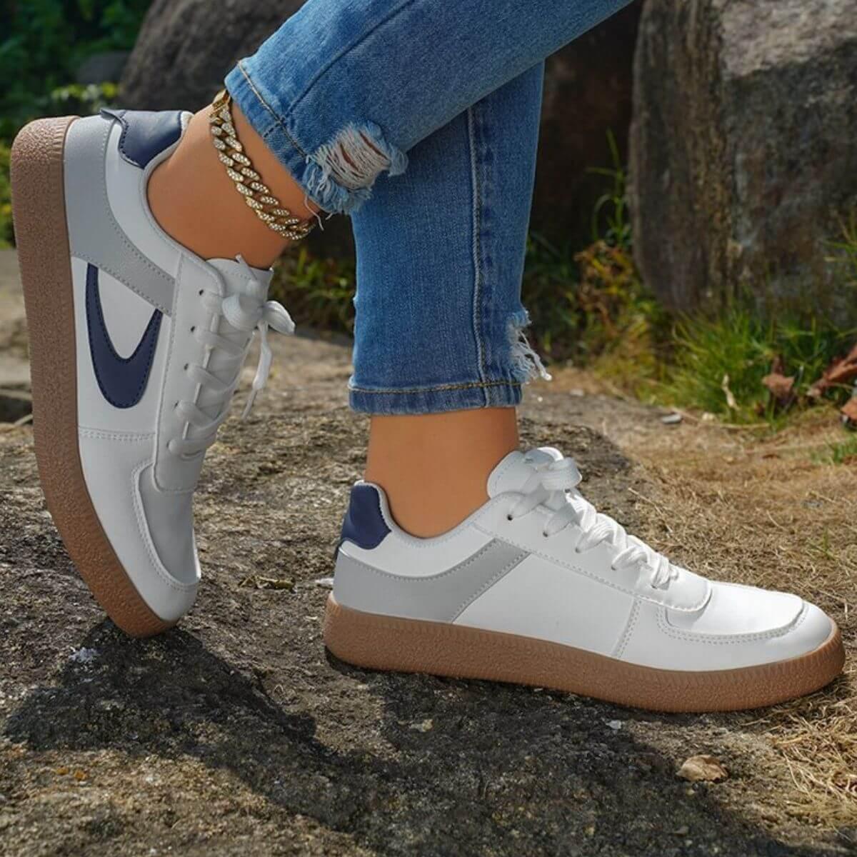 Contrast Round Toe Lace Up Sneakers