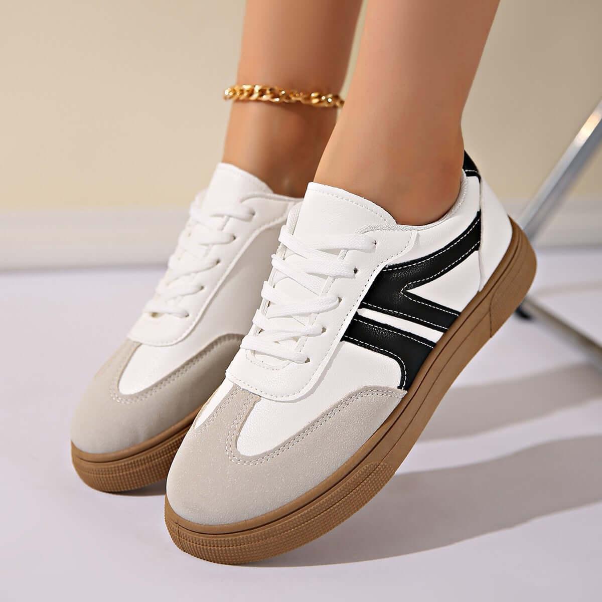 Lace Up Round Toe Contrast Sneakers