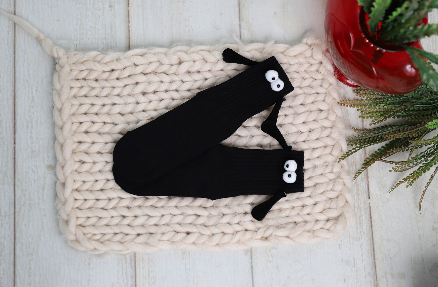 Magnetic Holding Hands Socks with Cartoon Eyes Couples Socks for Valentines Day 1 Pair
