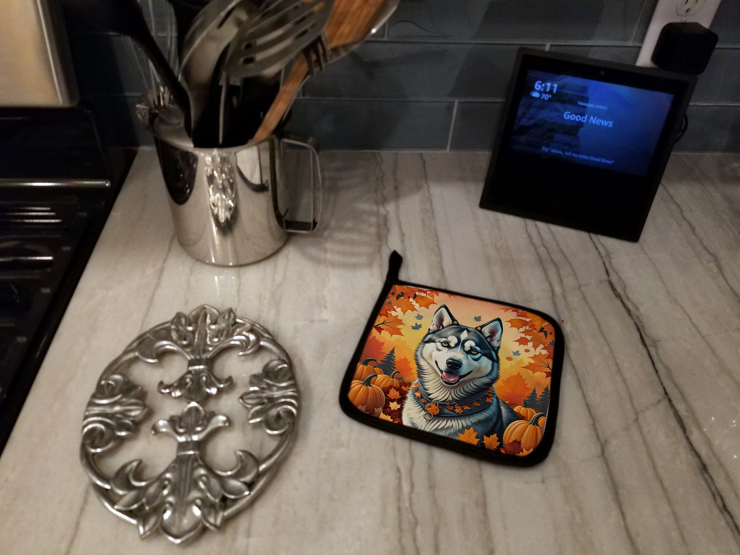 Siberian Husky Fall Pair of Pot Holders Kitchen Heat Resistant Pot Holders Sets Oven Hot Pads for Cooking Baking BBQ, 7 1/2 x 7 1/2