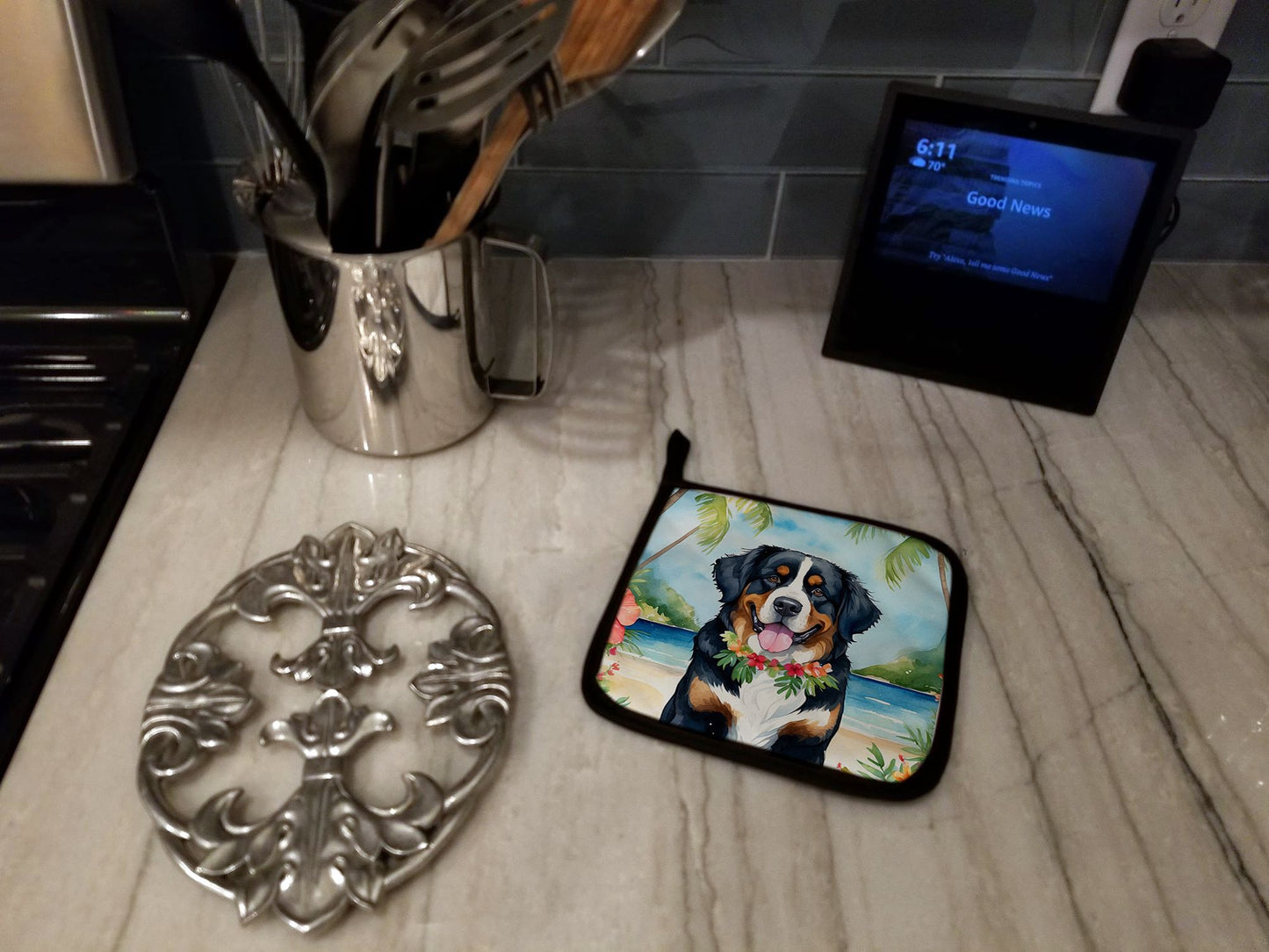 Bernese Mountain Dog Luau Pair of Pot Holders Kitchen Heat Resistant Pot Holders Sets Oven Hot Pads for Cooking Baking BBQ, 7 1/2 x 7 1/2