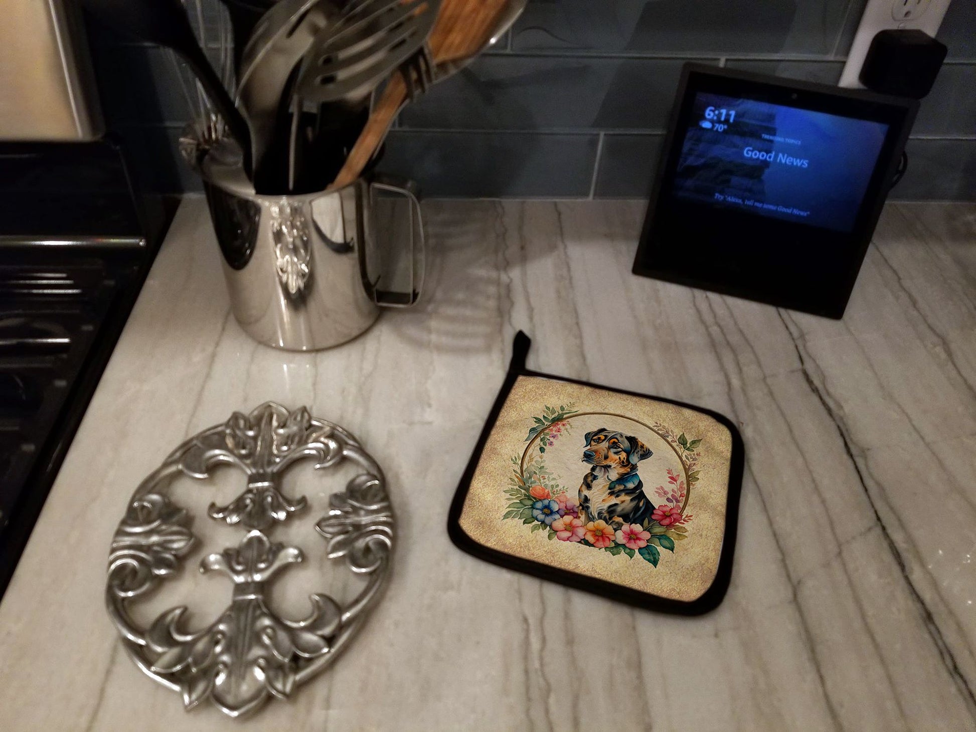 Catahoula Leopard Dog and Flowers Pair of Pot Holders Kitchen Heat Resistant Pot Holders Sets Oven Hot Pads for Cooking Baking BBQ, 7 1/2 x 7 1/2