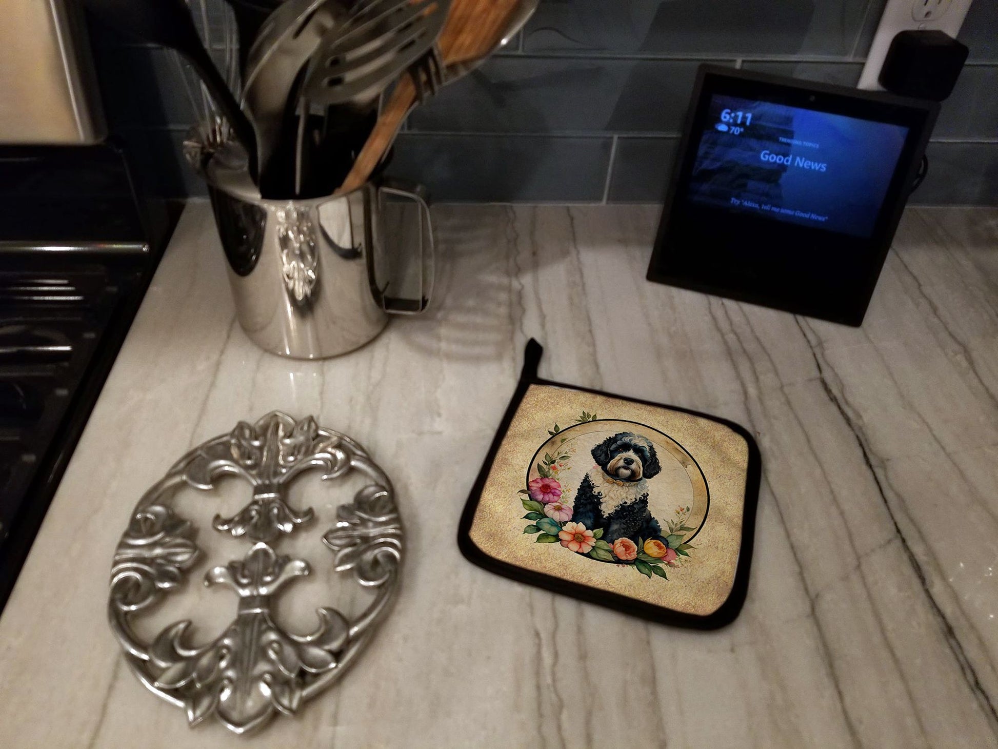 Portuguese Water Dog and Flowers Pair of Pot Holders Kitchen Heat Resistant Pot Holders Sets Oven Hot Pads for Cooking Baking BBQ, 7 1/2 x 7 1/2