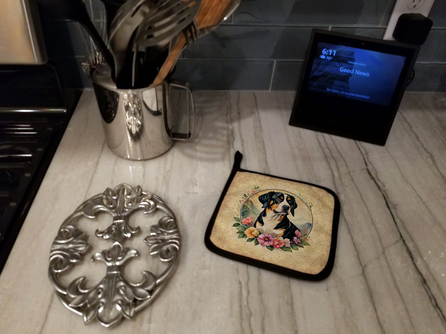 Entlebucher Mountain Dog and Flowers Pair of Pot Holders Kitchen Heat Resistant Pot Holders Sets Oven Hot Pads for Cooking Baking BBQ, 7 1/2 x 7 1/2