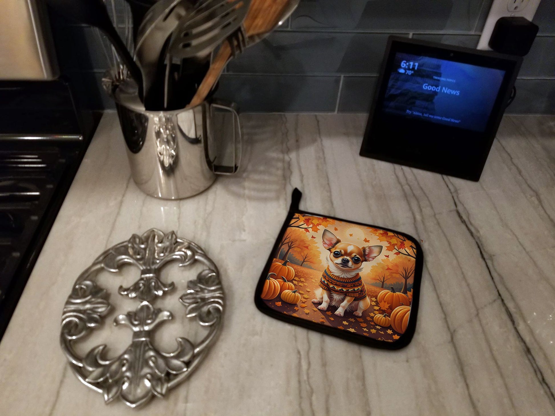 Chihuahua Fall Pair of Pot Holders Kitchen Heat Resistant Pot Holders Sets Oven Hot Pads for Cooking Baking BBQ, 7 1/2 x 7 1/2