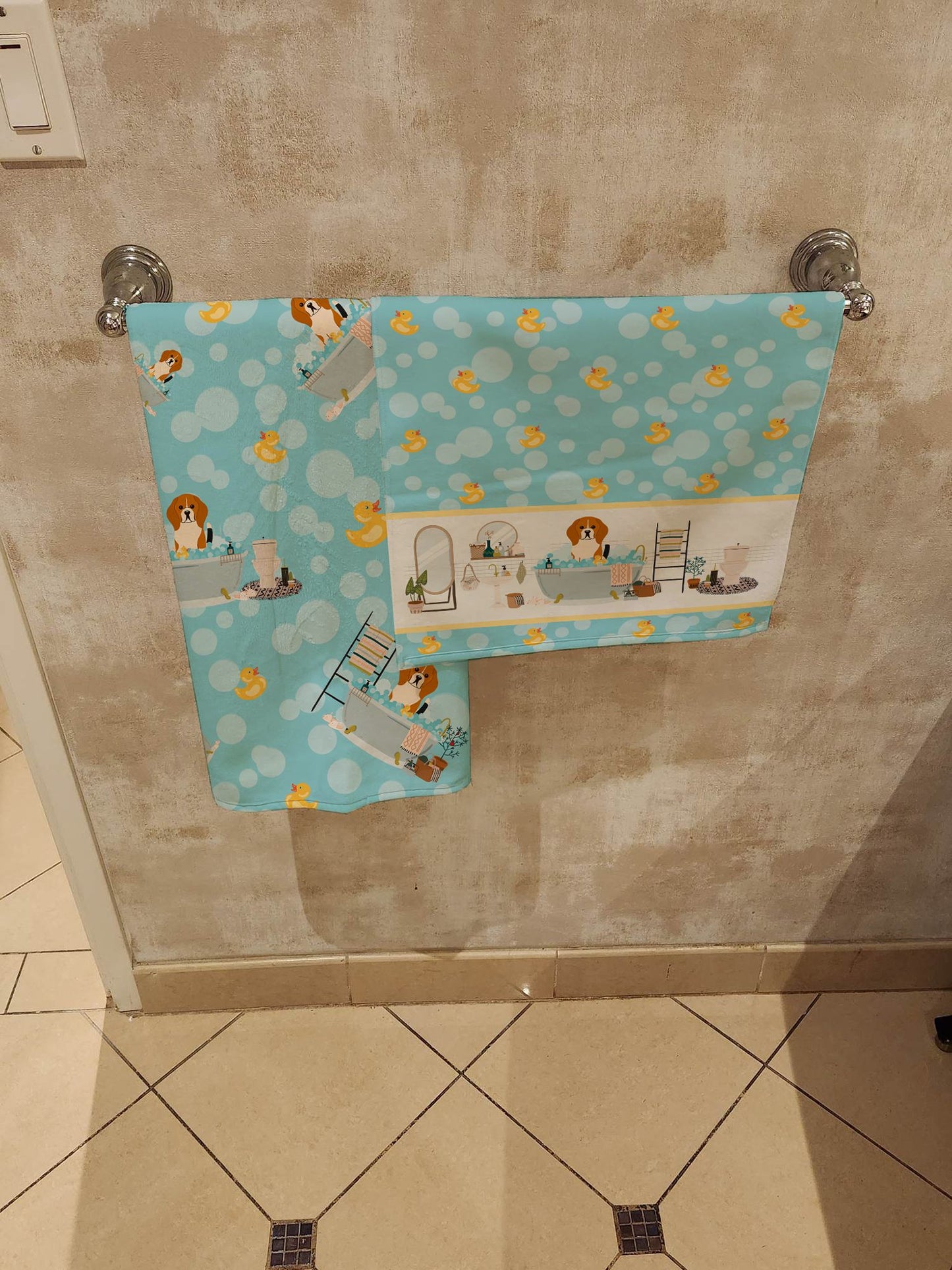 Tricolor Beagle in Bathtub Bath Towel Large Oversized Plush Fitness Body Towel, Ultra Soft Absorbent Quick Drying, 42"L x 24"W