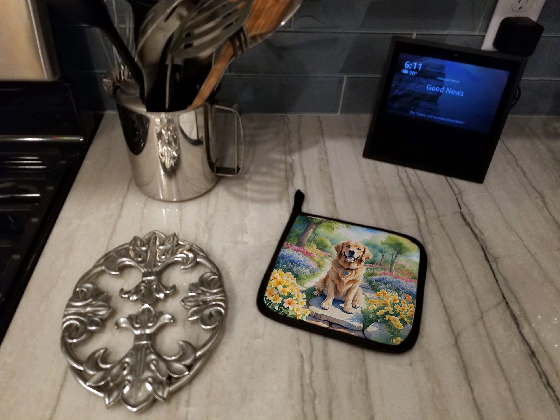 Golden Retriever Spring Path Pair of Pot Holders Kitchen Heat Resistant Pot Holders Sets Oven Hot Pads for Cooking Baking BBQ, 7 1/2 x 7 1/2