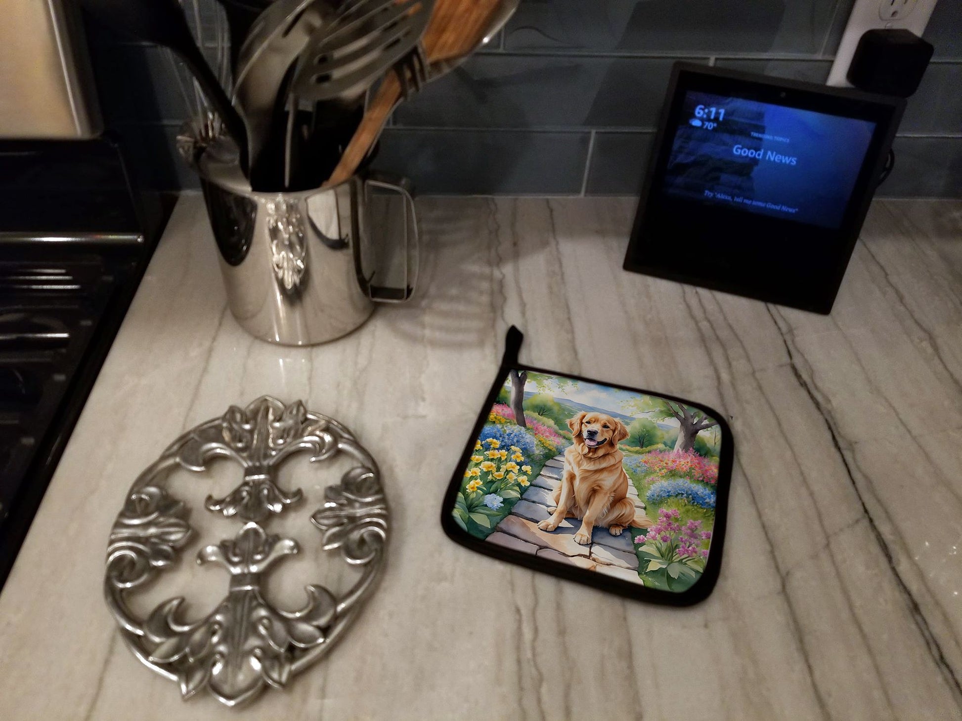 Golden Retriever Spring Path Pair of Pot Holders Kitchen Heat Resistant Pot Holders Sets Oven Hot Pads for Cooking Baking BBQ, 7 1/2 x 7 1/2